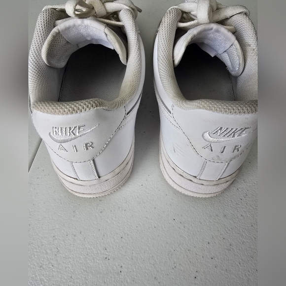 Nike Air Force 1 White Sneakers Size 9 - Picture 5 of 10